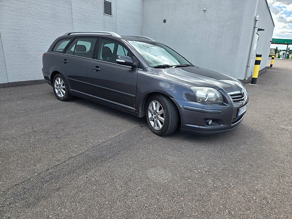 Toyota Avensis 3 of 13
