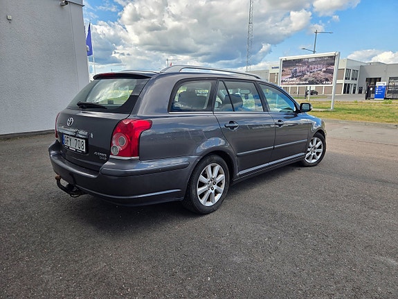 Toyota Avensis 7 of 13