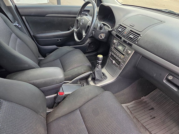 Toyota Avensis 11 of 13