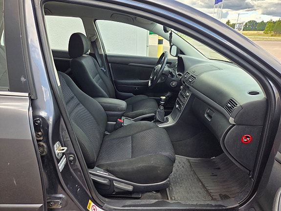 Toyota Avensis 12 of 13