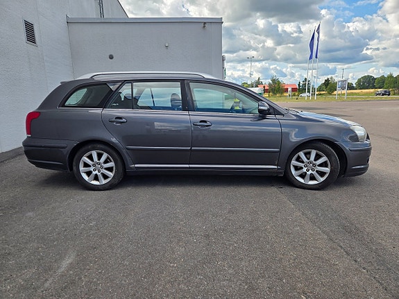 Toyota Avensis 4 of 13
