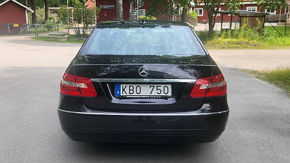 Mercedes-Benz E220 4 of 13