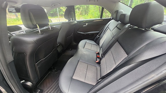 Mercedes-Benz E220 11 of 13