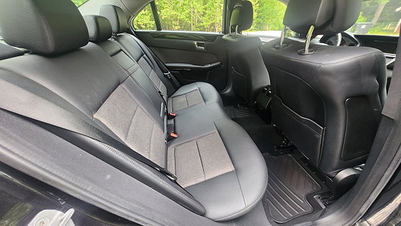 Mercedes-Benz E220 12 of 13