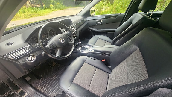 Mercedes-Benz E220 10 of 13