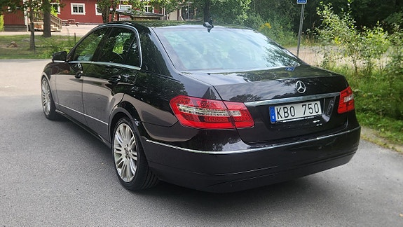 Mercedes-Benz E220 3 of 13