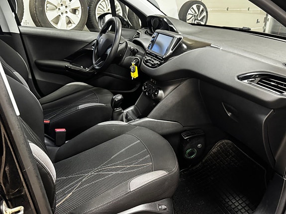 Peugeot 208 12 of 22