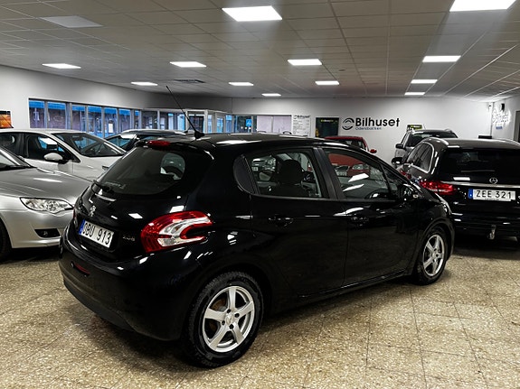 Peugeot 208 17 of 22