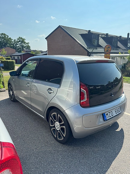Volkswagen UP! 4 of 5