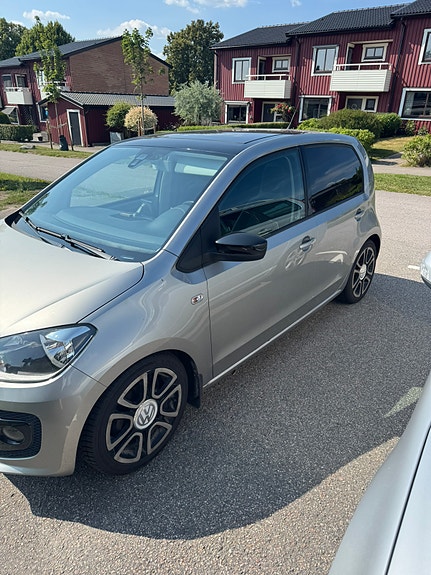Volkswagen UP! 3 of 5