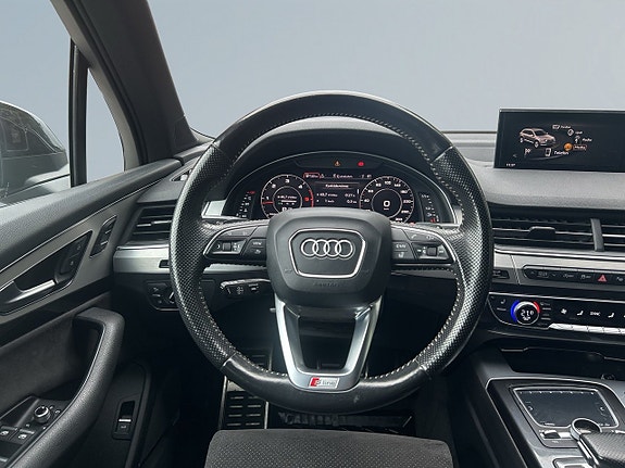 Audi Q7 9 of 27