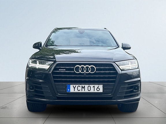 Audi Q7 2 of 27