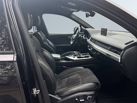 Audi Q7 10 of 27