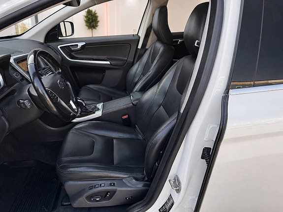 Volvo XC60 4 of 30
