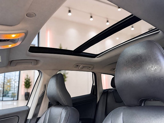 Volvo XC60 6 of 30