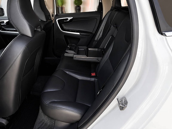 Volvo XC60 5 of 30