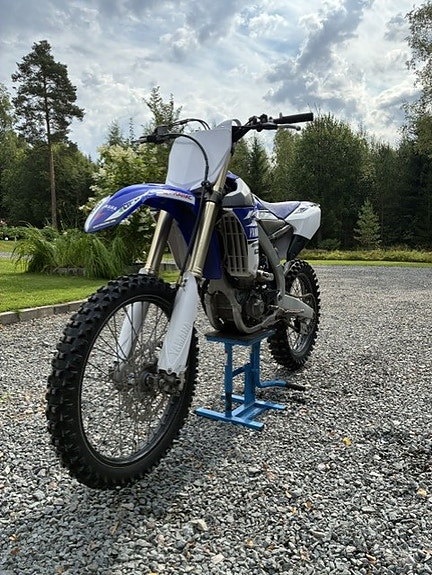 Yamaha Yzf 450 3 of 6