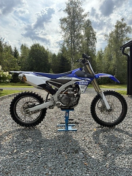 Yamaha Yzf 450 2 of 6