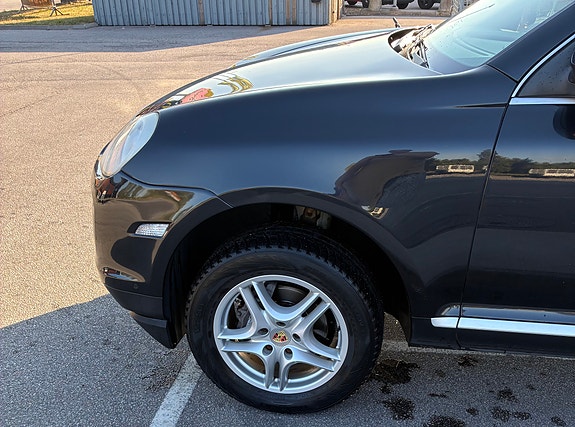 Porsche Cayenne 4 of 12