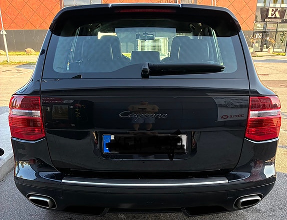 Porsche Cayenne 2 of 12