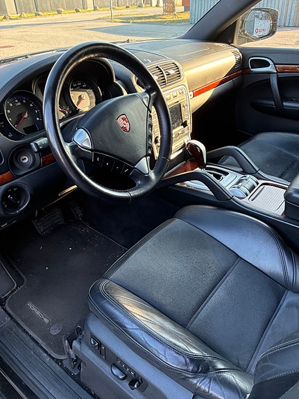 Porsche Cayenne 10 of 12
