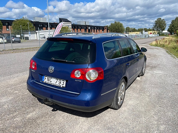Volkswagen Passat 2 of 10