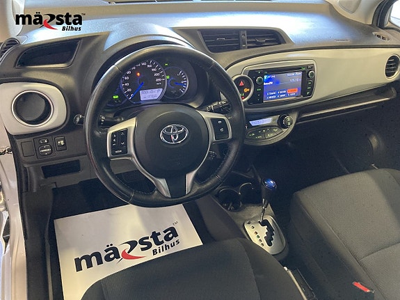 Toyota Yaris 13 of 16