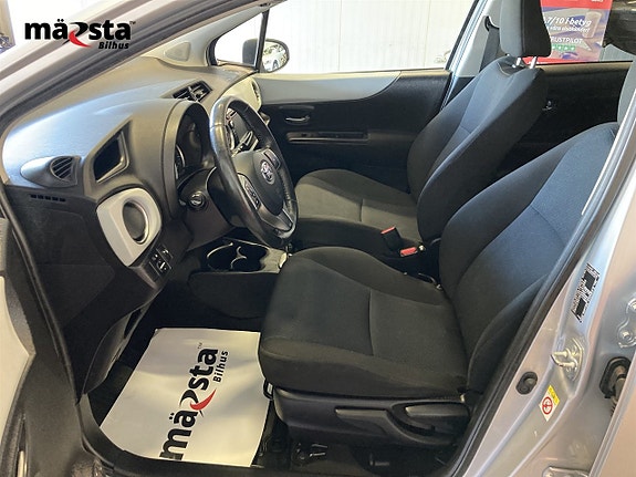 Toyota Yaris 9 of 16