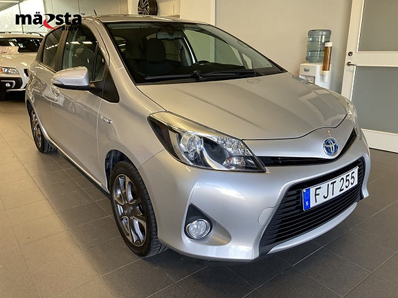 Toyota Yaris 2 of 16
