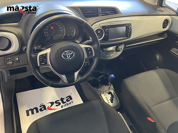 Toyota Yaris 12 of 16