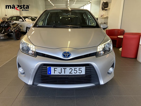 Toyota Yaris 6 of 16