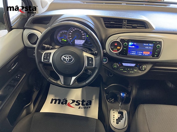 Toyota Yaris 15 of 16