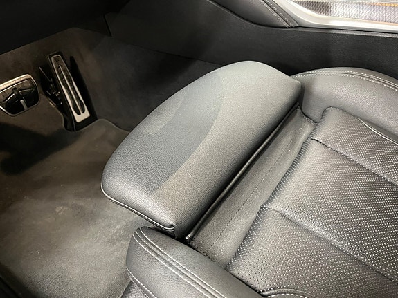 BMW i4 16 of 30