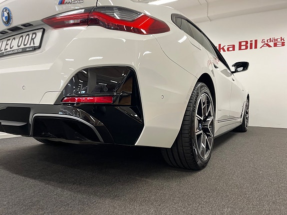 BMW i4 9 of 30