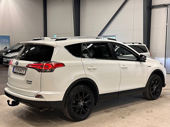 Toyota RAV4 4 of 30