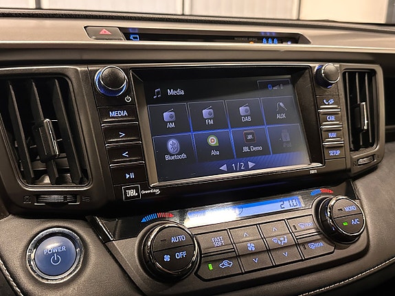 Toyota RAV4 22 of 30