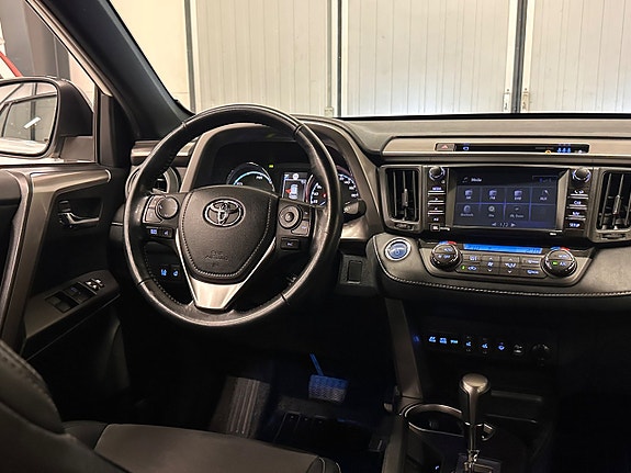 Toyota RAV4 14 of 30