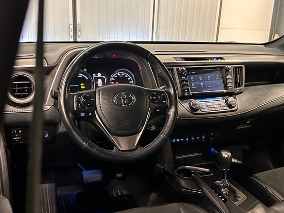 Toyota RAV4 13 of 30
