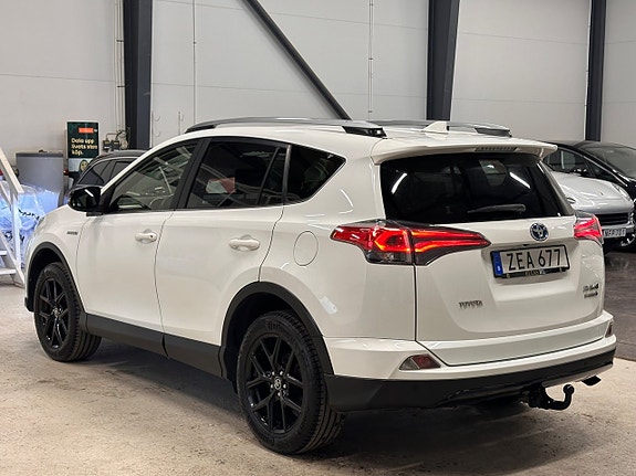 Toyota RAV4 7 of 30