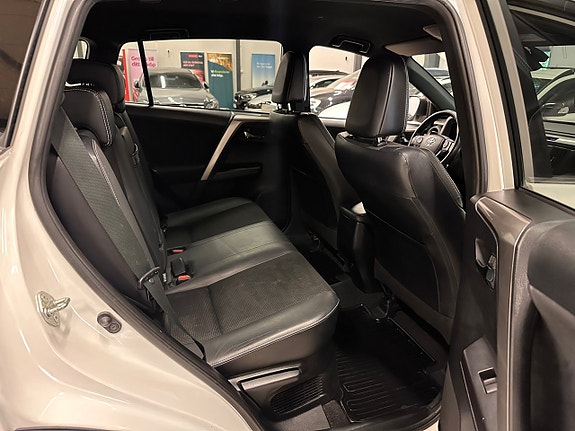 Toyota RAV4 11 of 30