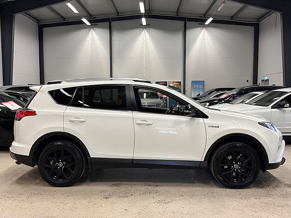 Toyota RAV4 5 of 30