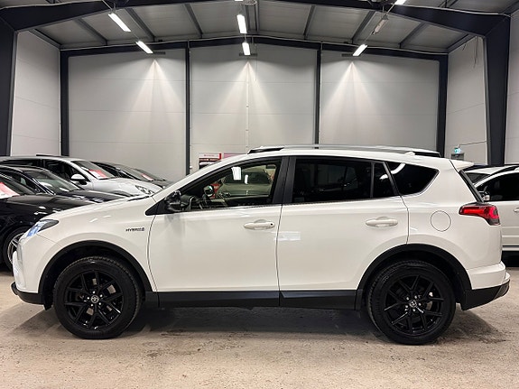 Toyota RAV4 8 of 30