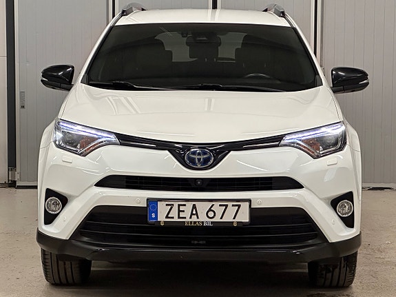 Toyota RAV4 2 of 30