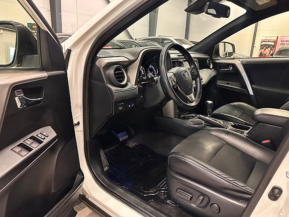 Toyota RAV4 30 of 30