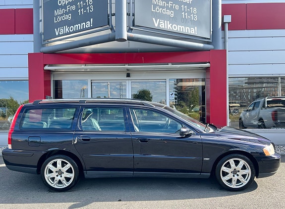 Volvo V70 2 of 10