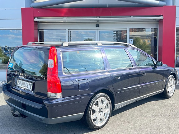 Volvo V70 3 of 10