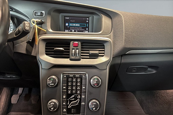 Volvo V40 12 of 17