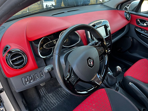 Renault Clio 13 of 14