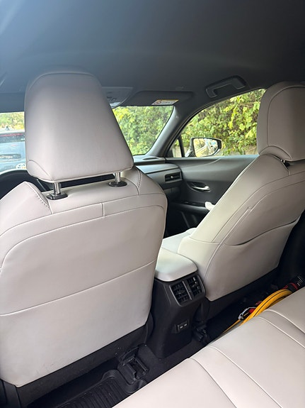 Lexus UX250h 11 of 14