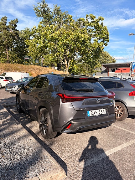 Lexus UX250h 3 of 14
